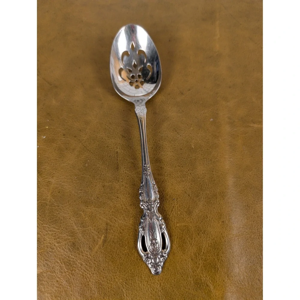 Oneida Deluxe Stainless Renoir Pembroke Pierced Sugar Spoon Vintage Flatware